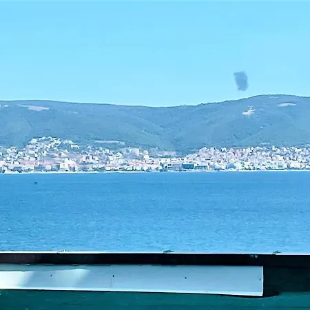 View Of The Sea And The Old Town Lägenhet